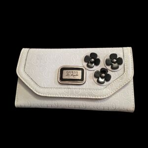 ◾️Guess White and Black Floral Women's Wallet